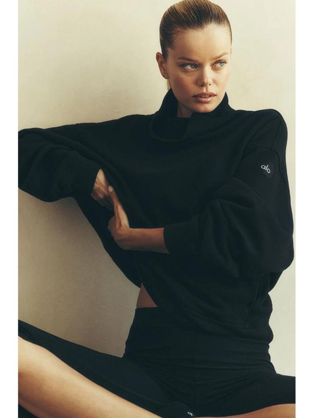 ALO YOGA Women's Hazy Mock Neck Pullover Size S in Black (Dirty)